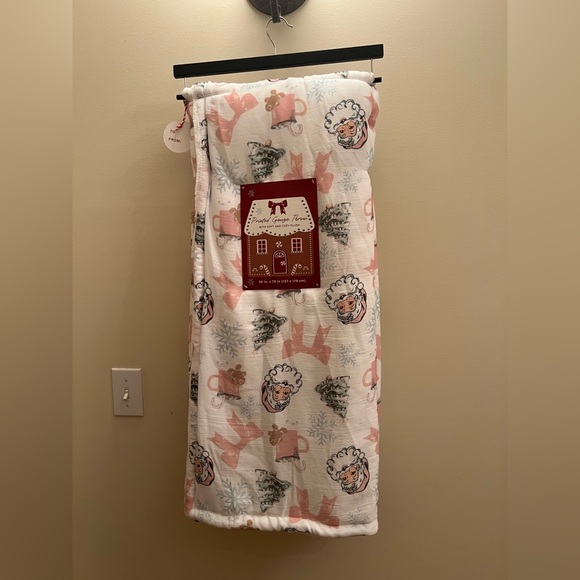 Printed Christmas Gauze Throw Blanket – Soft Plush Lined – 50x70 – NEW - Picture 7 of 8